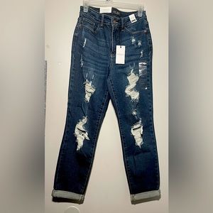 Boyfriend Fit Judy Blue Distressed Jeans 👖 💋🥰